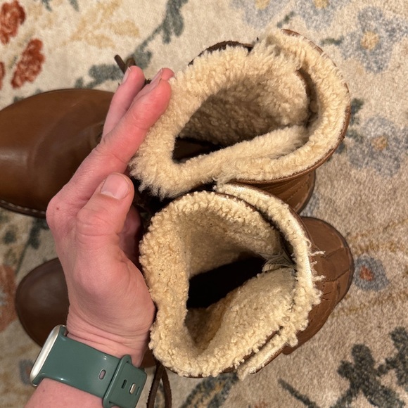 UGG Chestnut Leather Boots with Shearling - Picture 5 of 7